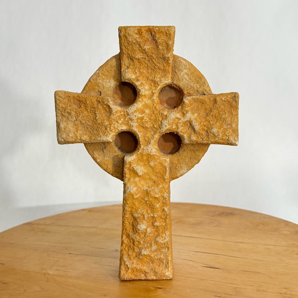 Vintage 1999 Signed HAYES PARKER Concrete/ Clay Rustic CELTIC Cross Wall Hanging